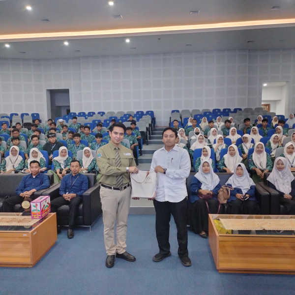 gambar-sinergi-antara-spiritual-dan-akademi-sma-islam-sidoarjo-gelar-ziarah-kunjungan-kampus